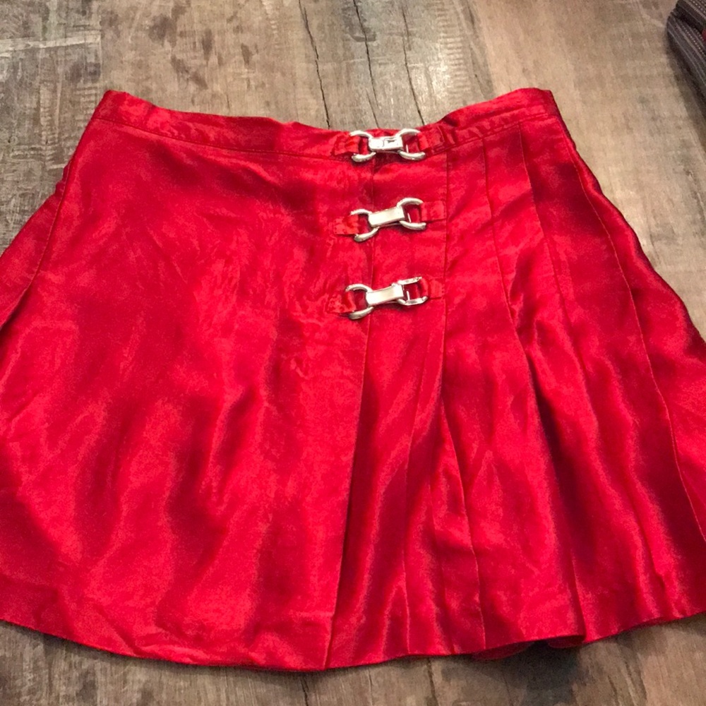 Hot red mini